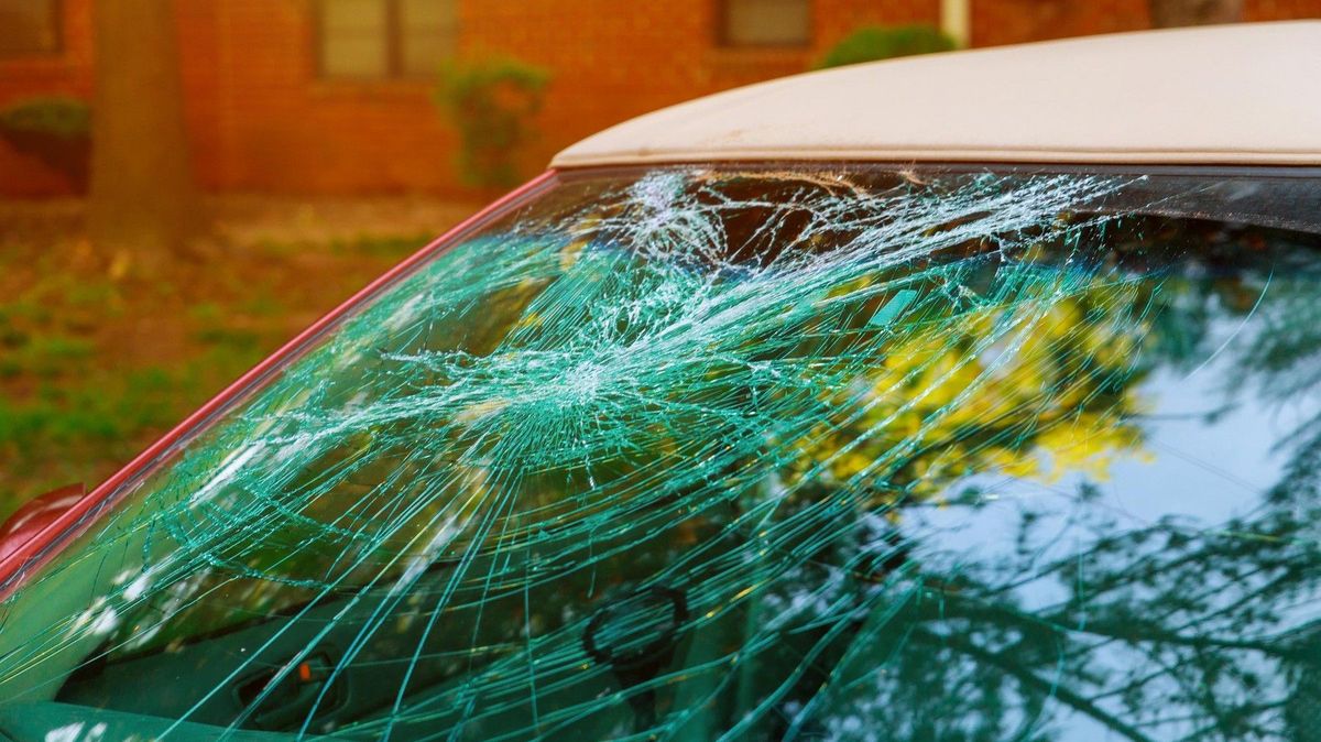 Syřan v noci v Hamburku rozbíjel čelní skla zaparkovaných aut. Postrach řidičů byl dopaden